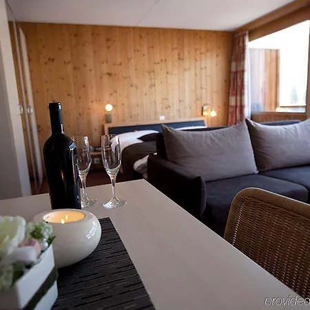 Hotel Cabana 3* Γκρίντελβαλντ