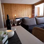 Hotel Cabana 3* Γκρίντελβαλντ
